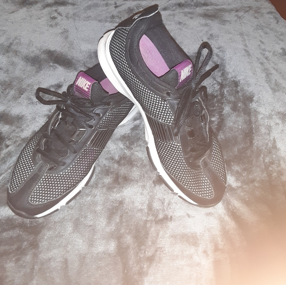 Nike Shoes - Nike Free Run